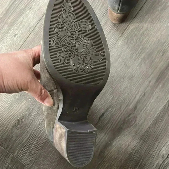 ❤️Host Pick❤️NWOT [8] BOS&CO  Belfield Distressed Suede Heeled Boots - Picture 8 of 9